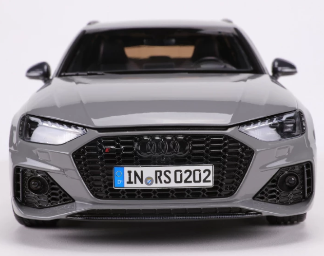 Audi RS4 Avant - 1/18