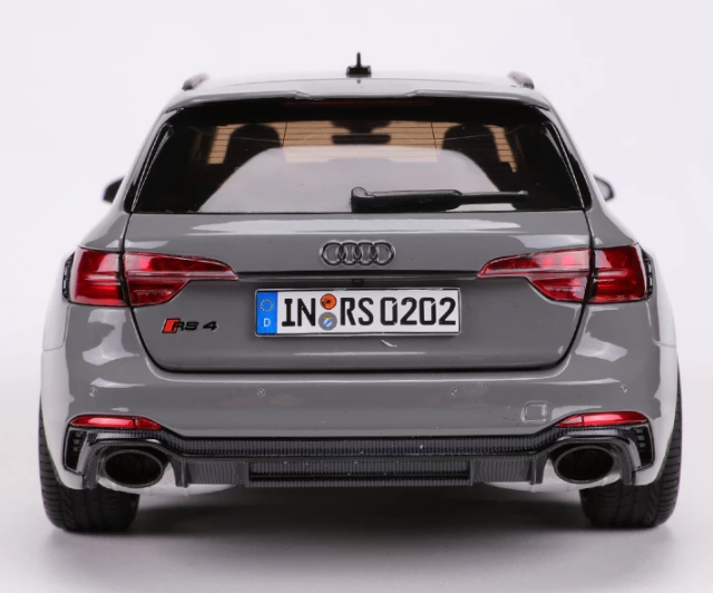 Audi RS4 Avant - 1/18