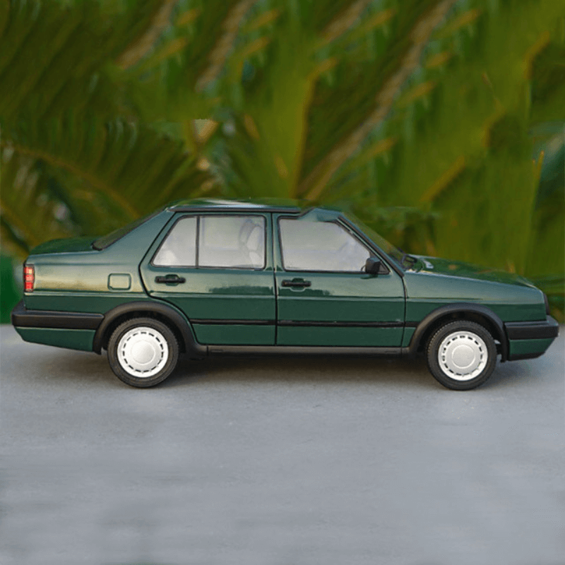 Miniatura Volkswagen Jetta GT Escala 1/18 Fundido Colecionável Portas Abríveis