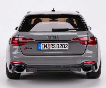 Audi RS4 Avant - 1/18