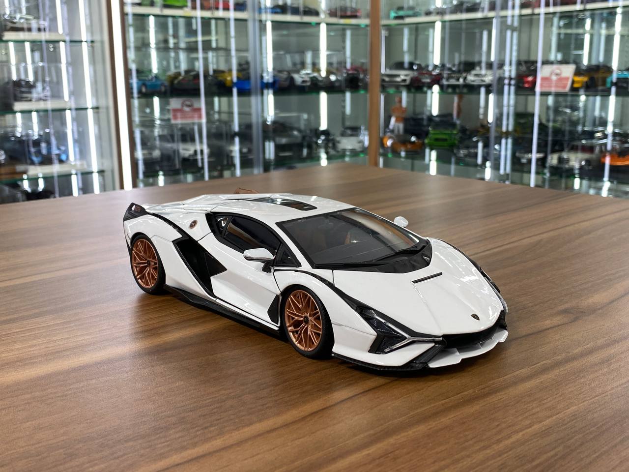 1/18 Diecast Full opening Bburago Lamborghini Sian FKP 37 #63 White