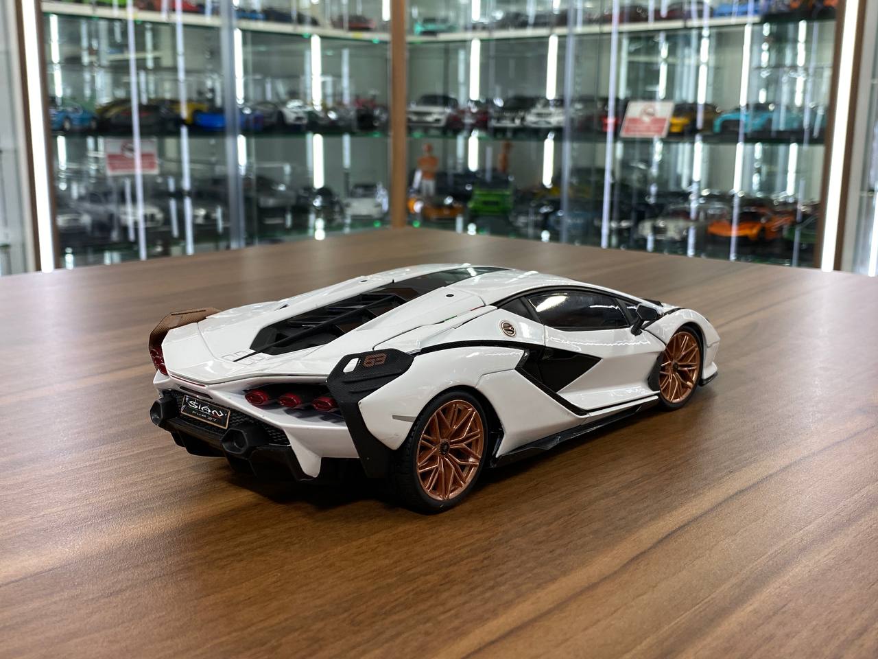 1/18 Diecast Full opening Bburago Lamborghini Sian FKP 37 #63 White
