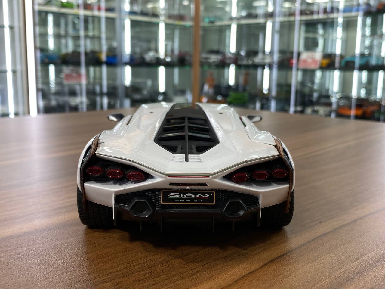 1/18 Diecast Full opening Bburago Lamborghini Sian FKP 37 #63 White