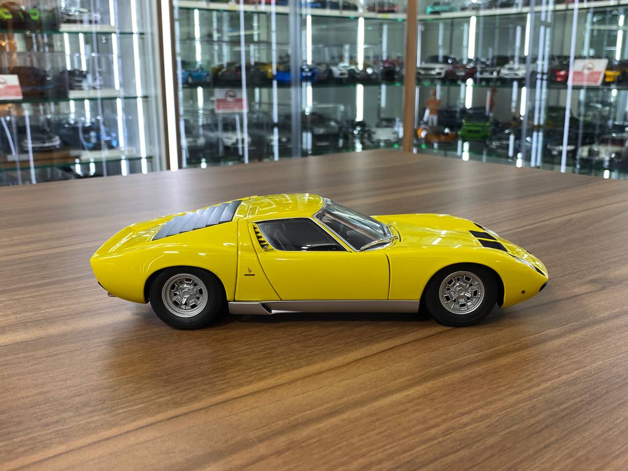 Lamborghini Miura SV Yellow - 1/18