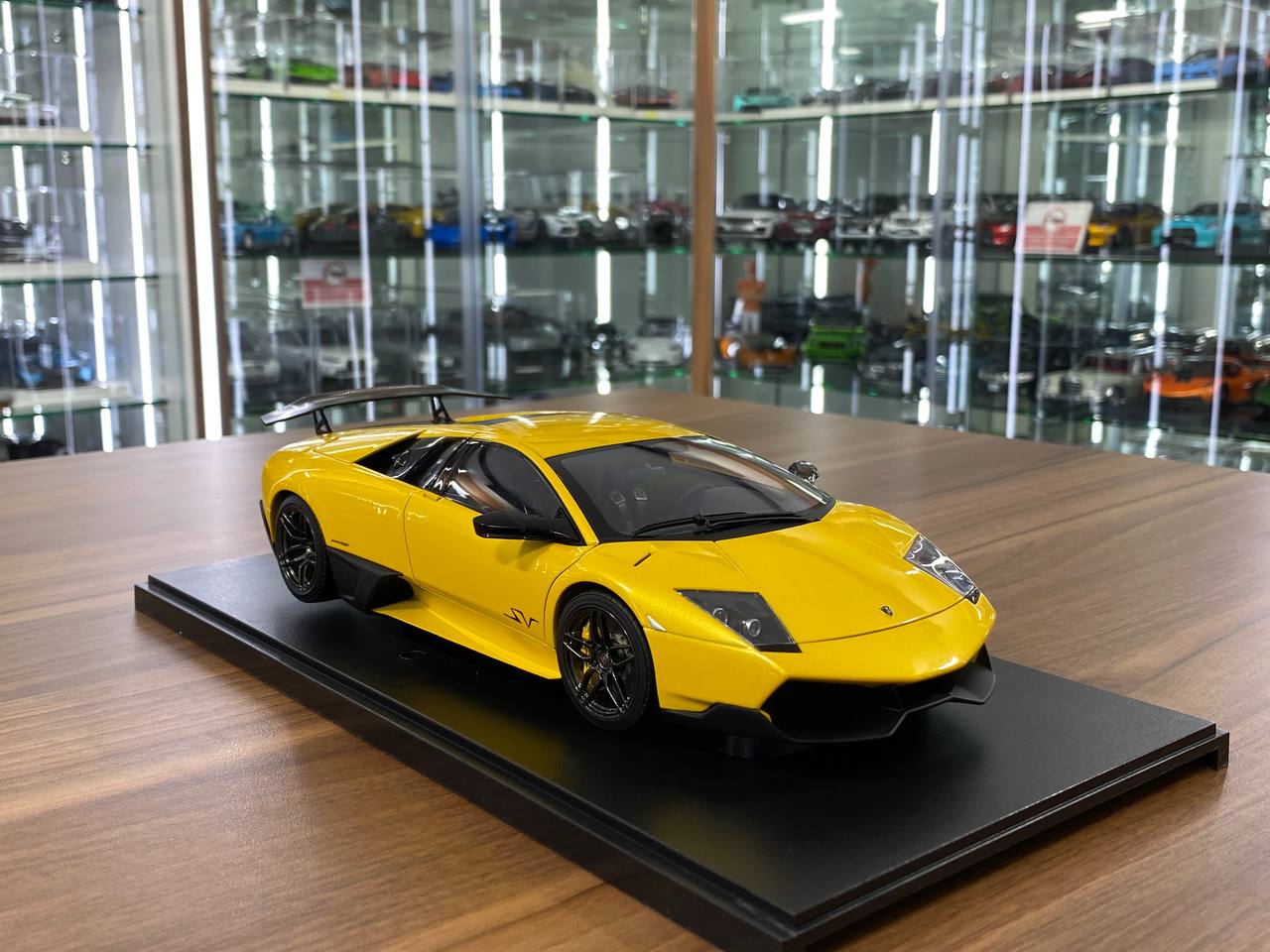 1/18 Diecast Lamborghini Murciélago LP670-4 SV Giallo Orion Yellow – Autoart Full Opening