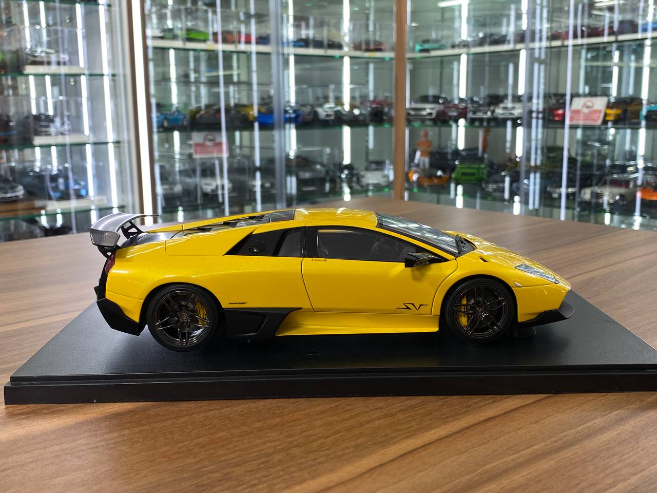 1/18 Diecast Lamborghini Murciélago LP670-4 SV Giallo Orion Yellow – Autoart Full Opening