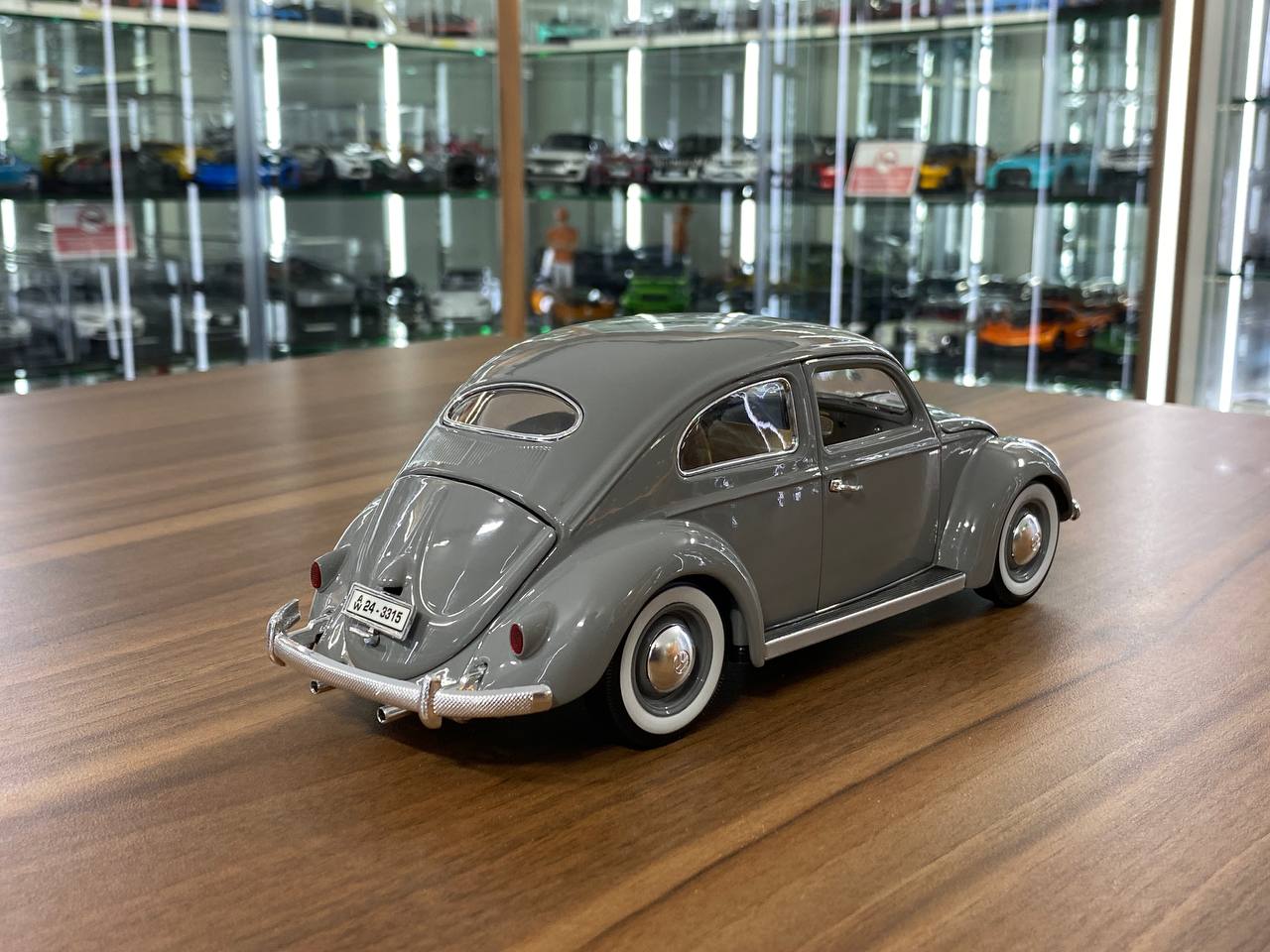 1/18 Metal Diecast Bburago Volkswagen Kafer Beetle (1955) Grey