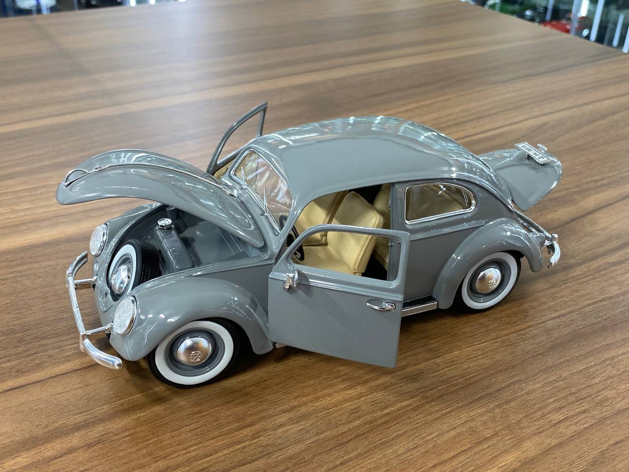 1/18 Metal Diecast Bburago Volkswagen Kafer Beetle (1955) Grey