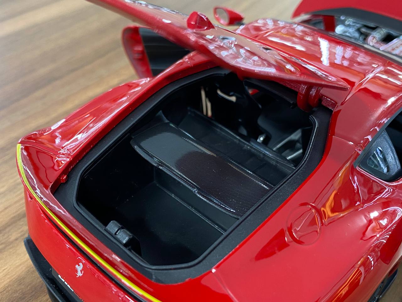 1/18 Metal Diecast Bburago Ferrari Ferrari 812 Competizione in Red